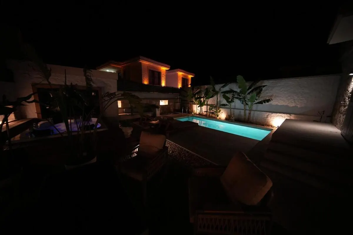 Alacati'Da Saunali Jakuzili Villa Çeşme