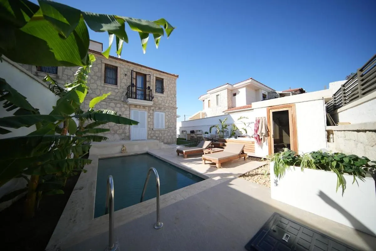 Contacten van Alacati\'Da Saunali Jakuzili Villa